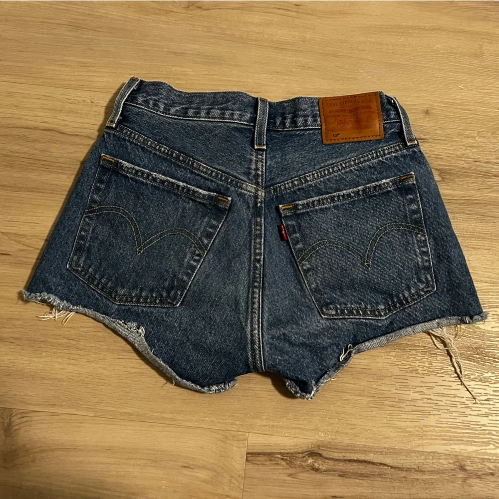 Levi’s 501 Dark Wash Denim Shorts - Picture 2 of 4